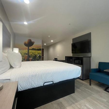 Clarion Pointe Hotel ฟอร์ตเวิร์ท ภายนอก รูปภาพ