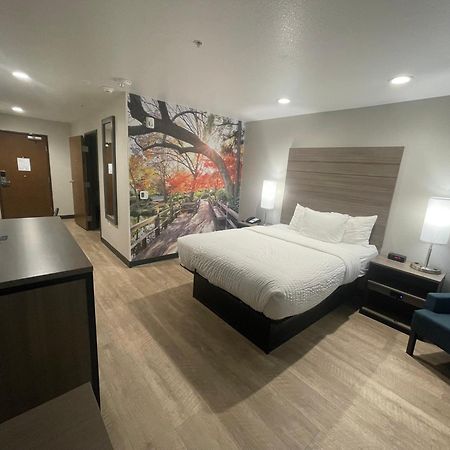 Clarion Pointe Hotel ฟอร์ตเวิร์ท ภายนอก รูปภาพ