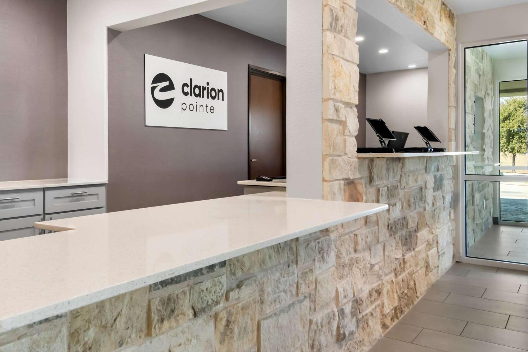 Clarion Pointe Hotel ฟอร์ตเวิร์ท ภายนอก รูปภาพ