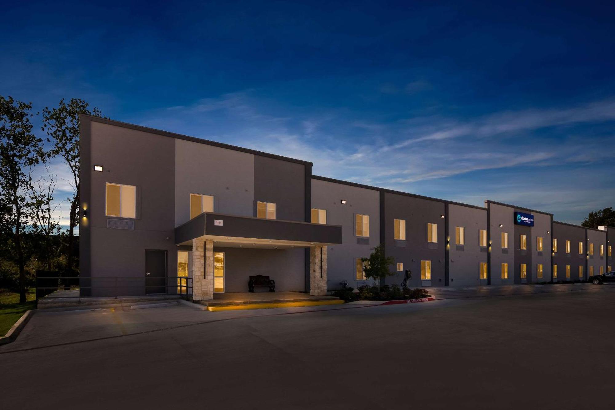 Clarion Pointe Hotel ฟอร์ตเวิร์ท ภายนอก รูปภาพ