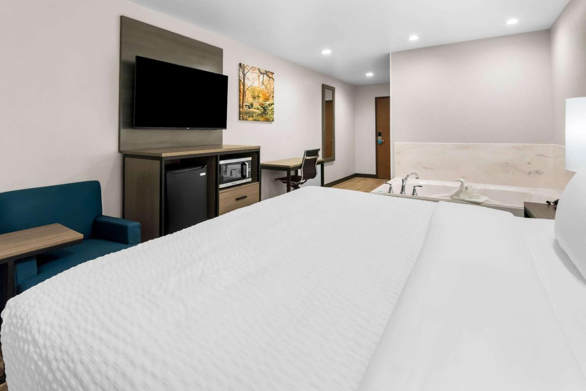 Clarion Pointe Hotel ฟอร์ตเวิร์ท ภายนอก รูปภาพ