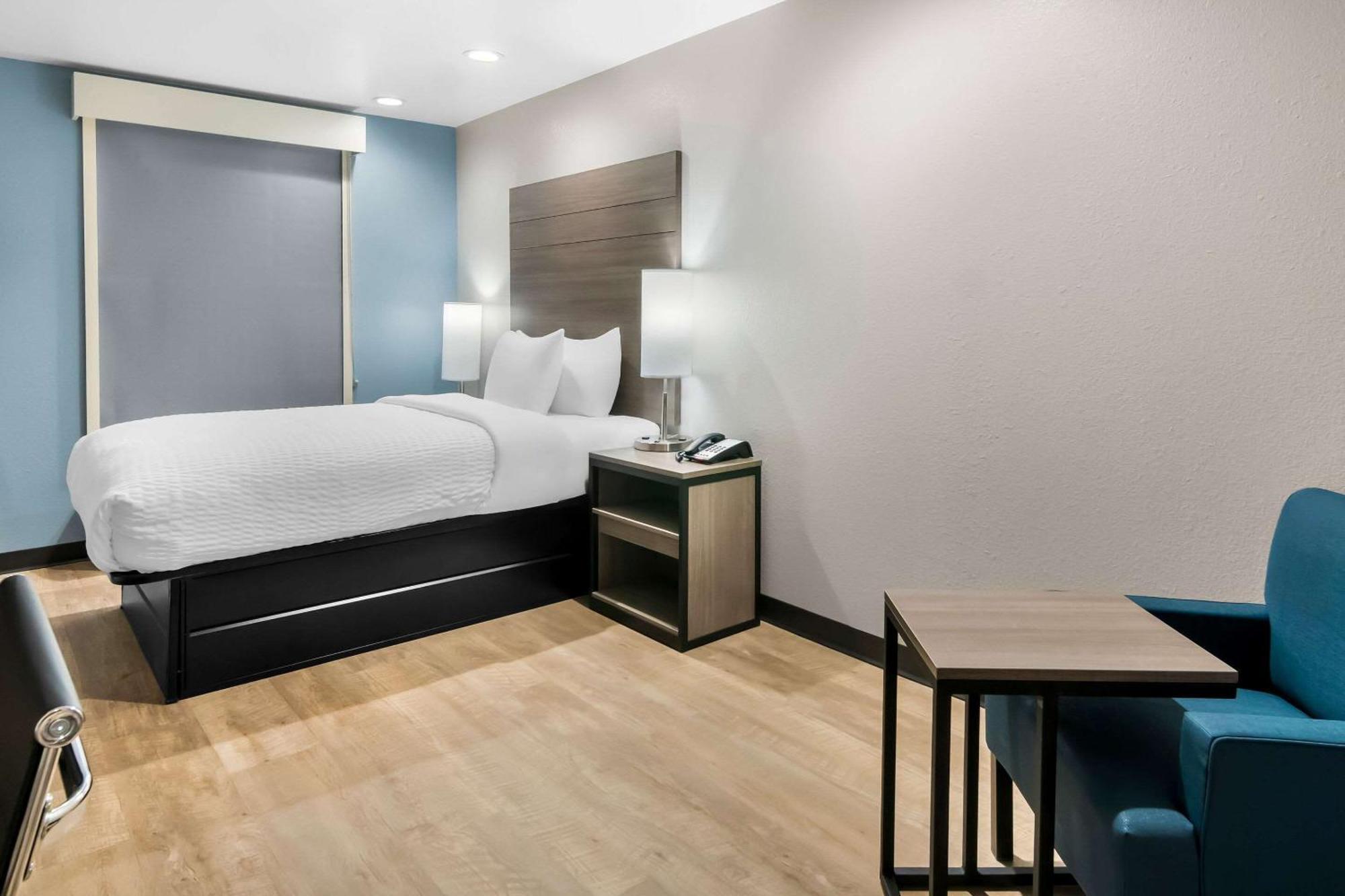 Clarion Pointe Hotel ฟอร์ตเวิร์ท ภายนอก รูปภาพ